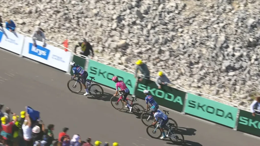 🇫🇷 Stage 16: Paret-Peintre Masters Mont Ventoux, Pogacar and Vingegaard Locked in GC Shadowplay 3 Last Km - Stage 16 - Tour de France 2025 2-40 screenshot