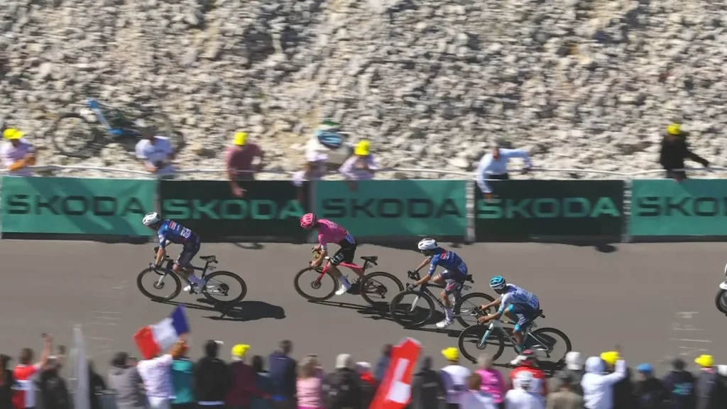 🇫🇷 Stage 16: Paret-Peintre Masters Mont Ventoux, Pogacar and Vingegaard Locked in GC Shadowplay 2 Last Km - Stage 16 - Tour de France 2025-4 leading