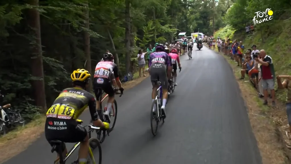 The “Missed Move” Syndrome: Who Blinked When It Mattered on Stage 10? 4 Stage 10 - Tour de France 2025 climb