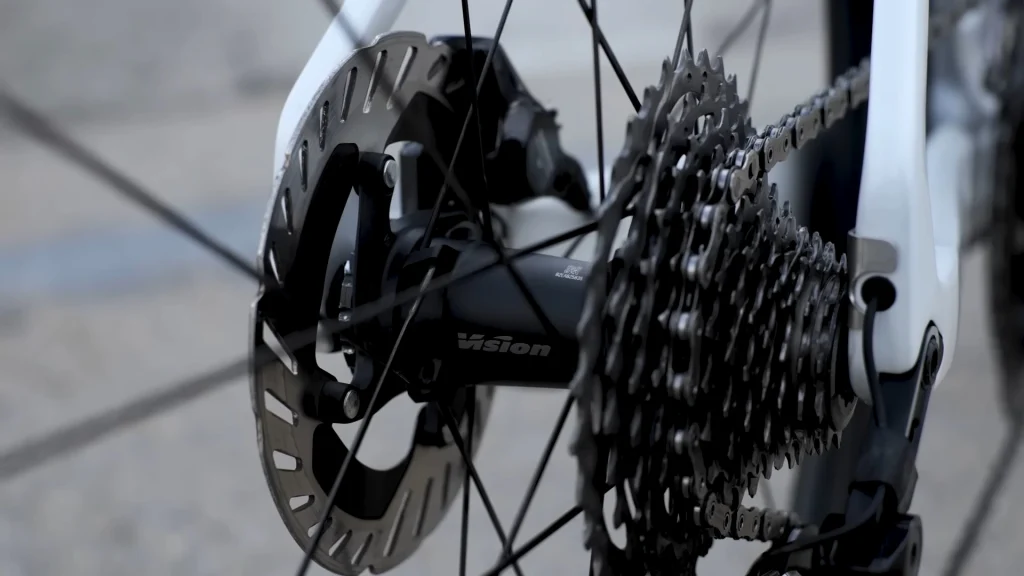 Team Bahrain - Victorious Tour de France 2025: Squad, Strategy & Predictions 7 Team-Bahrain-Victorious-Merida-Reacto-Bike-2025-Groupset