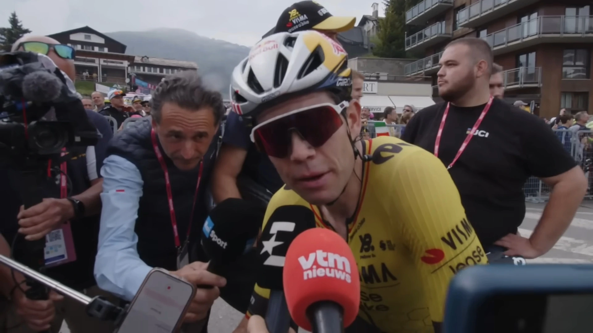 ๐ Wout van Aert Pulls the Plug Early on 2025 Season โ Skips Worlds and Euros 1 wout-van-aert-ends-2025-season-skips-world-championships