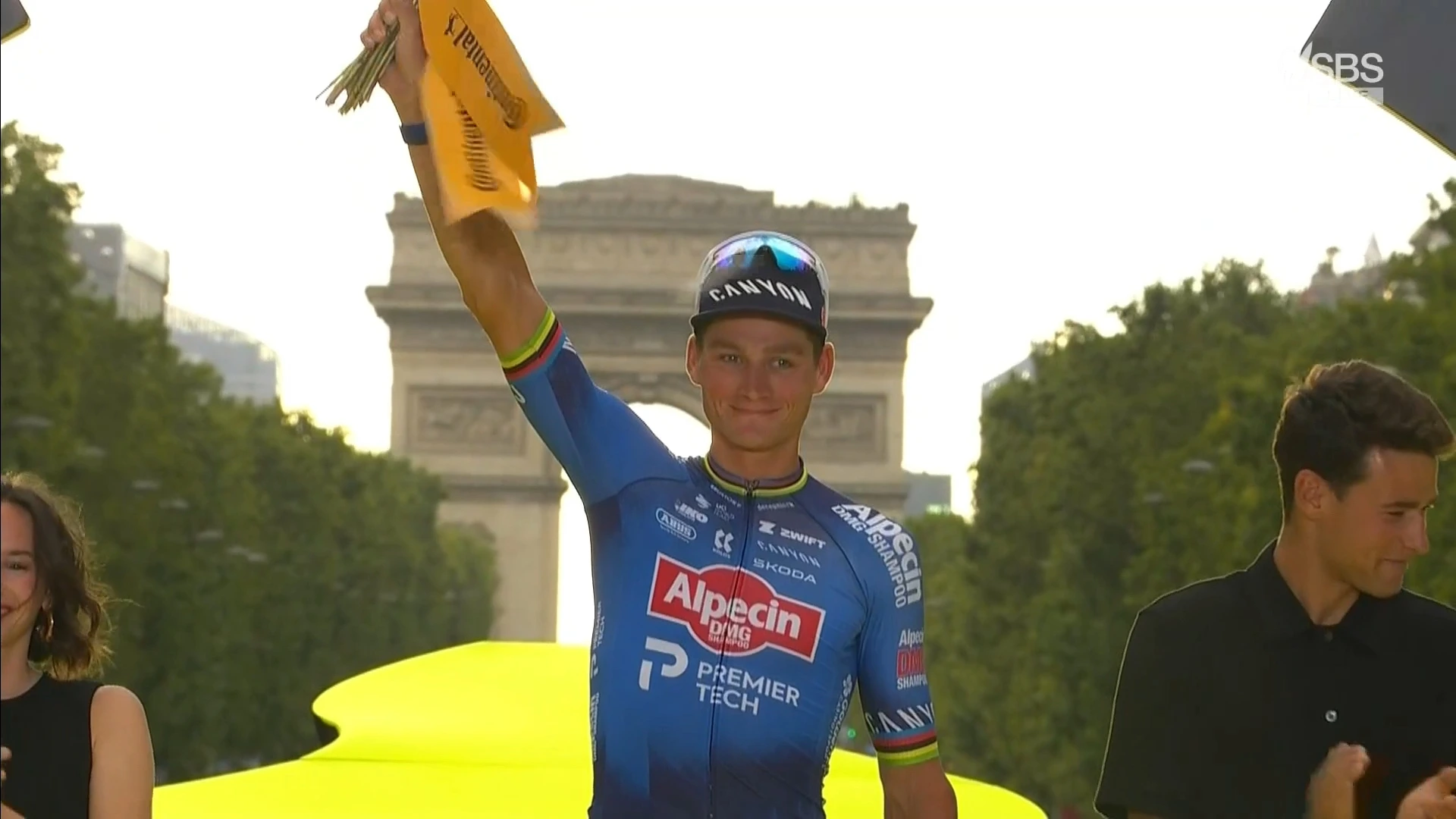 mathieu-van-der-poel-wins-the-paris-finale