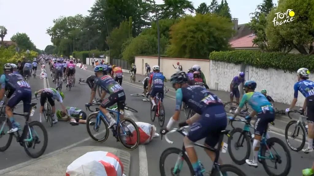 Kooij Detonates Pau Sprint — Debut Win After Crash Chaos Wrecks Every Lead-Out Train 3 tour-de-france-2026-stage-5-crash