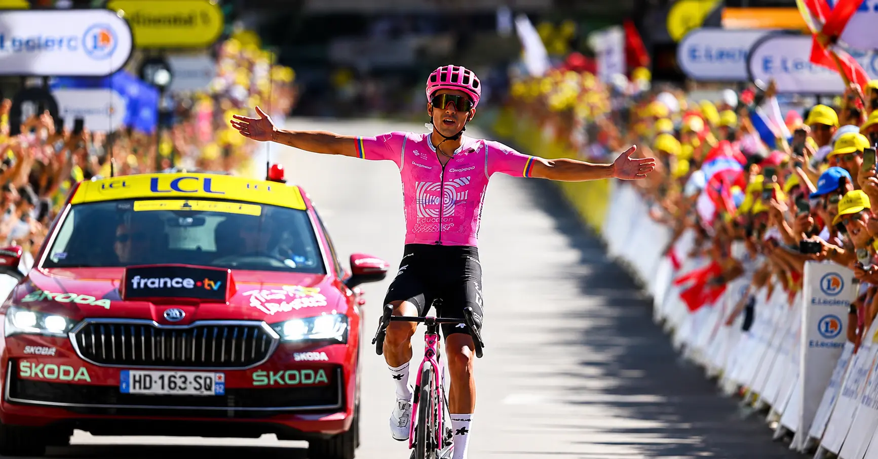 tour-de-france-stage-18-richard-carapaz-breaks-away-and-claim-a-solo-victory